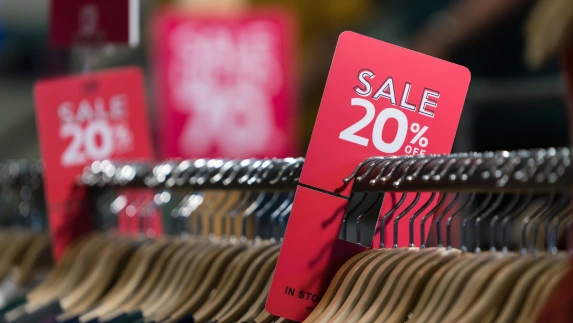 como-se-vestir-bem-gastando-pouco-explorando-promoções-e-descontos
