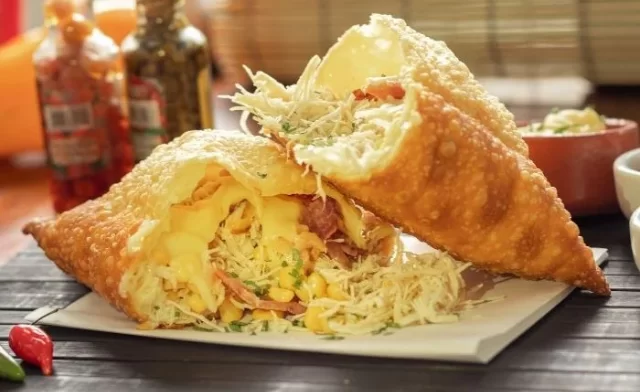 pastel-de-feira-de-dar-agua-na-boca-feito-em-casa-receita-blog-tata-amaral